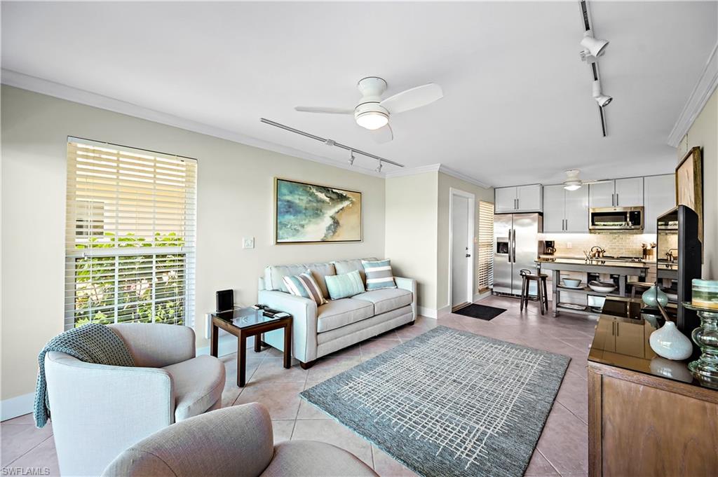 1215 Edington PL Unit: E4