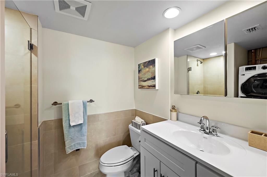 1215 Edington PL Unit: E4