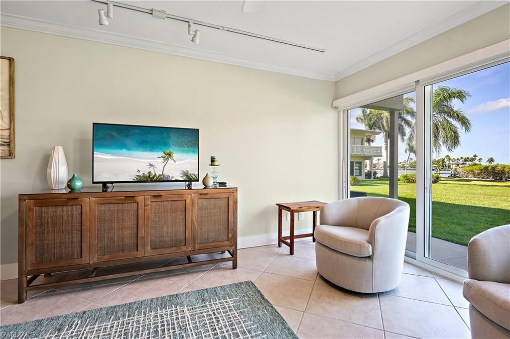 1215 Edington PL Unit: E4