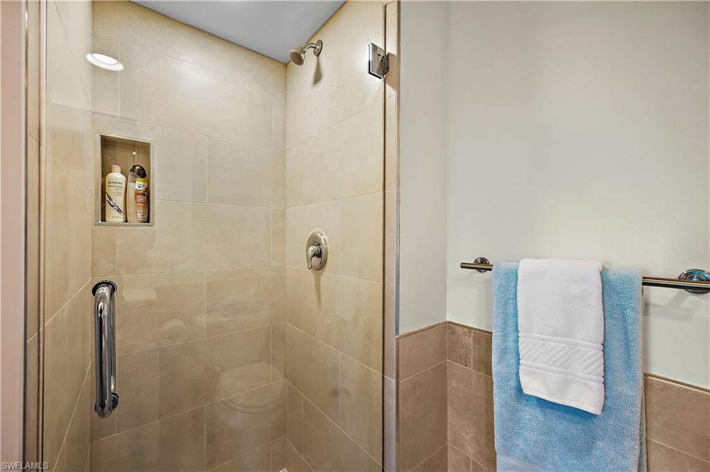 1215 Edington PL Unit: E4