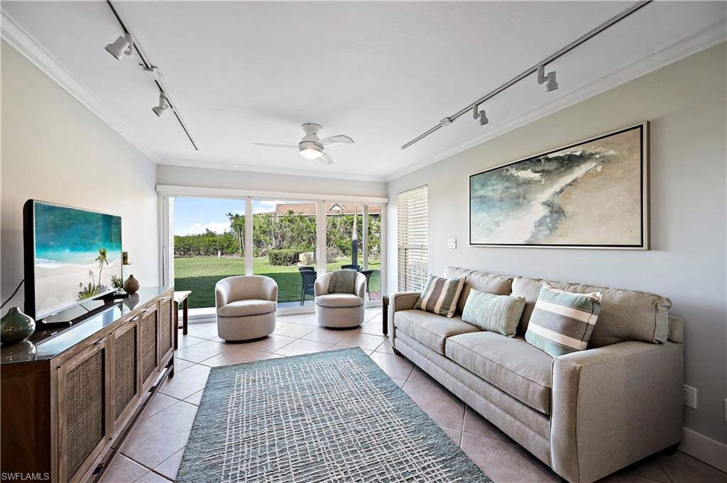 1215 Edington PL Unit: E4