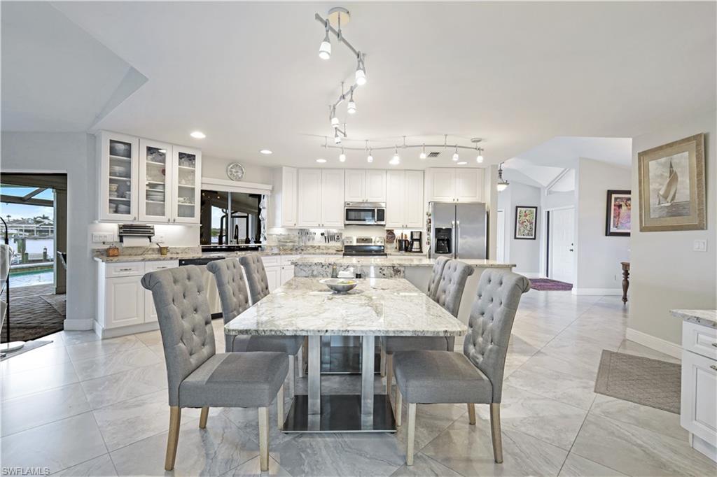 1222 SW 4th CT