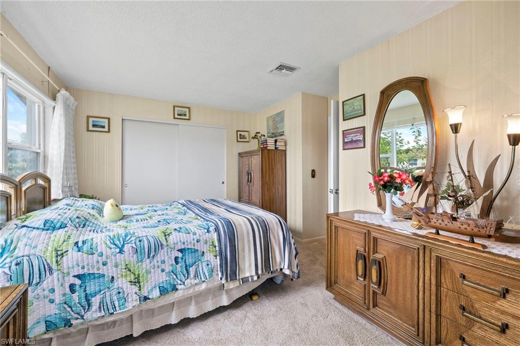2288 Poinciana DR