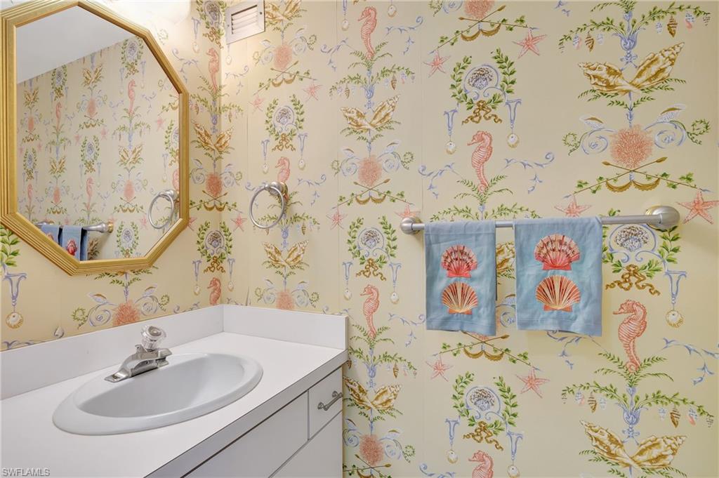 180 Seaview CT Unit: 803