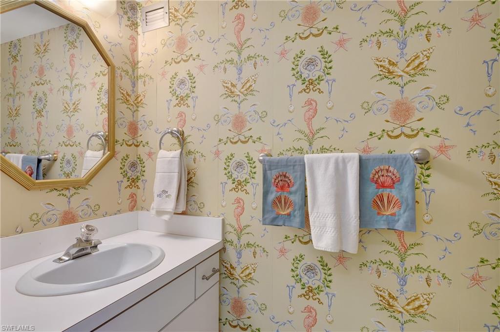 180 Seaview CT Unit: 803