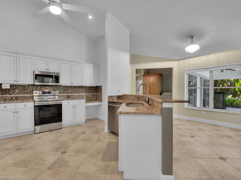 5891 Golden Oaks LN