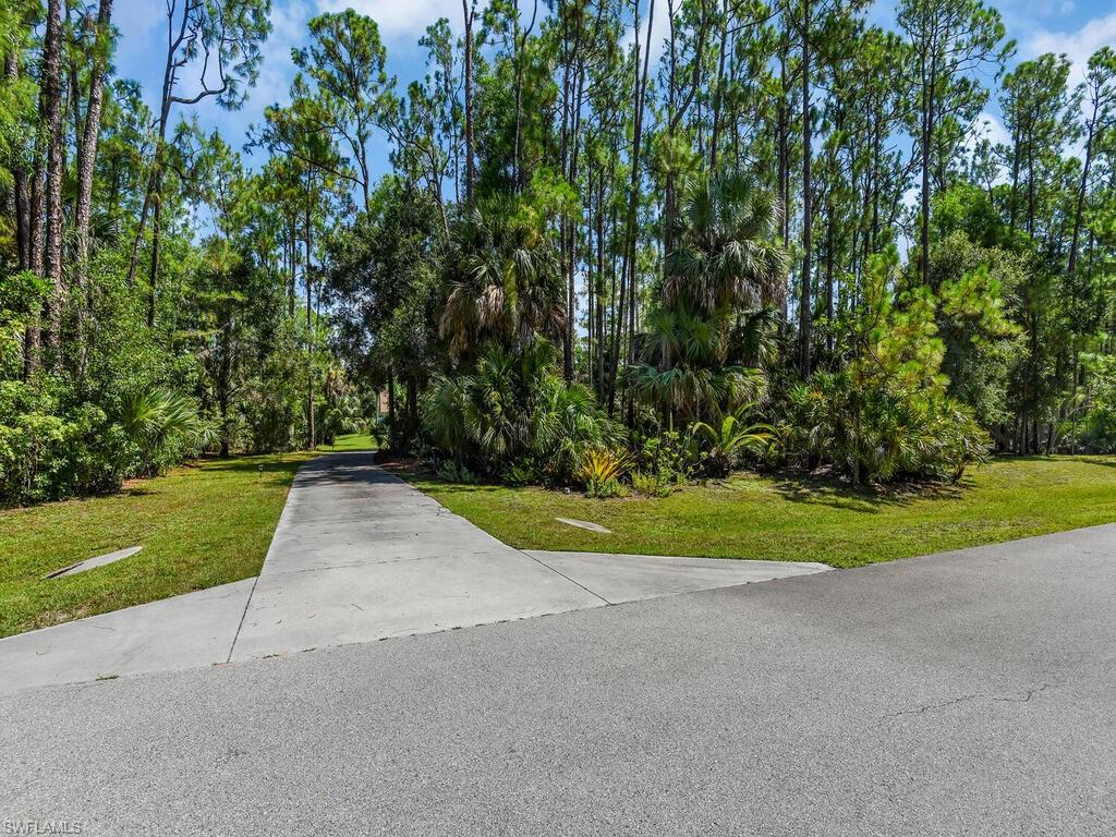 5891 Golden Oaks LN