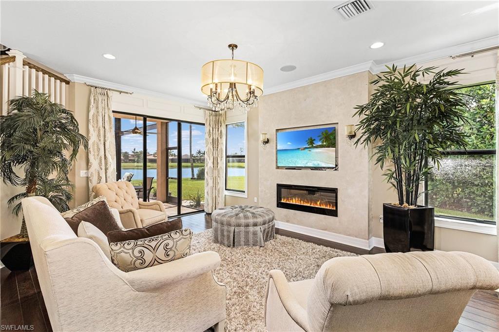 3821 Columbia CT