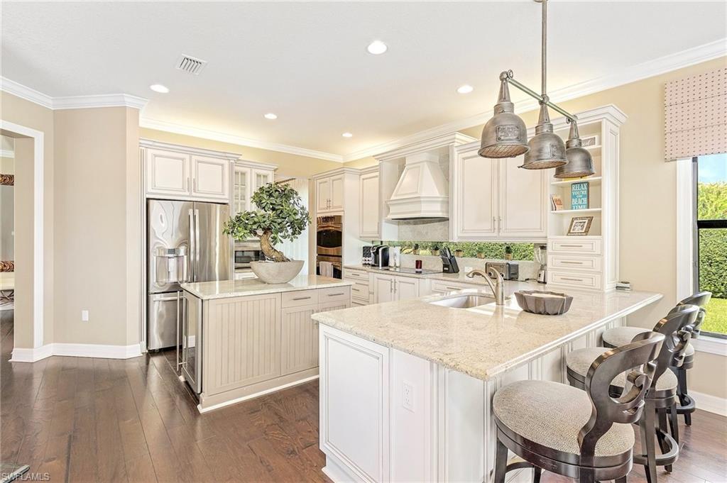 3821 Columbia CT