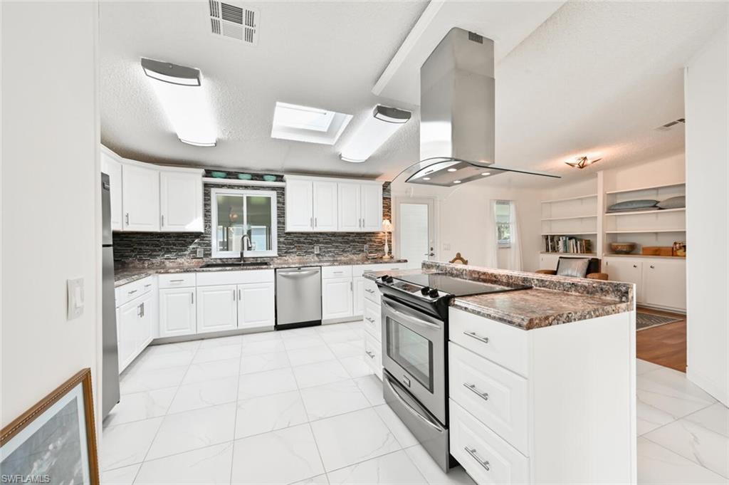 161 Belle Isle CIR