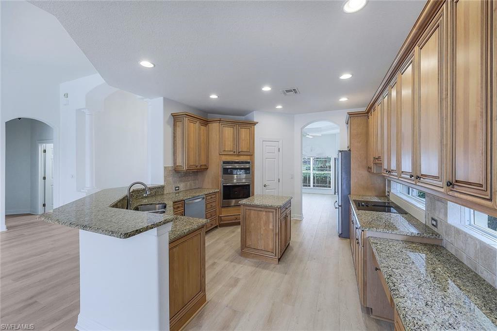 4913 Sedgewood LN