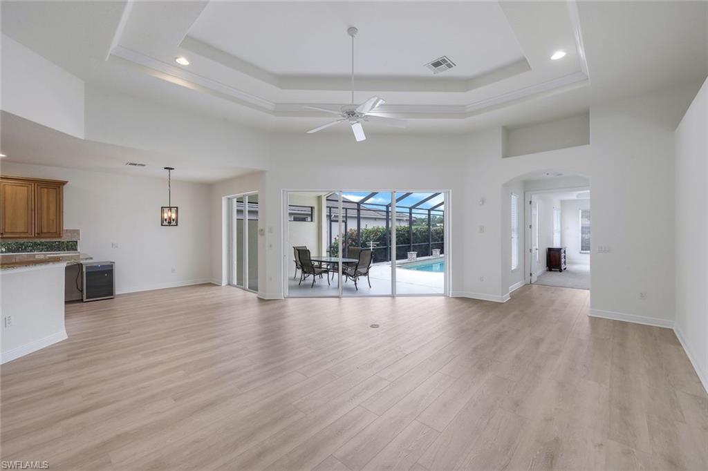 4913 Sedgewood LN