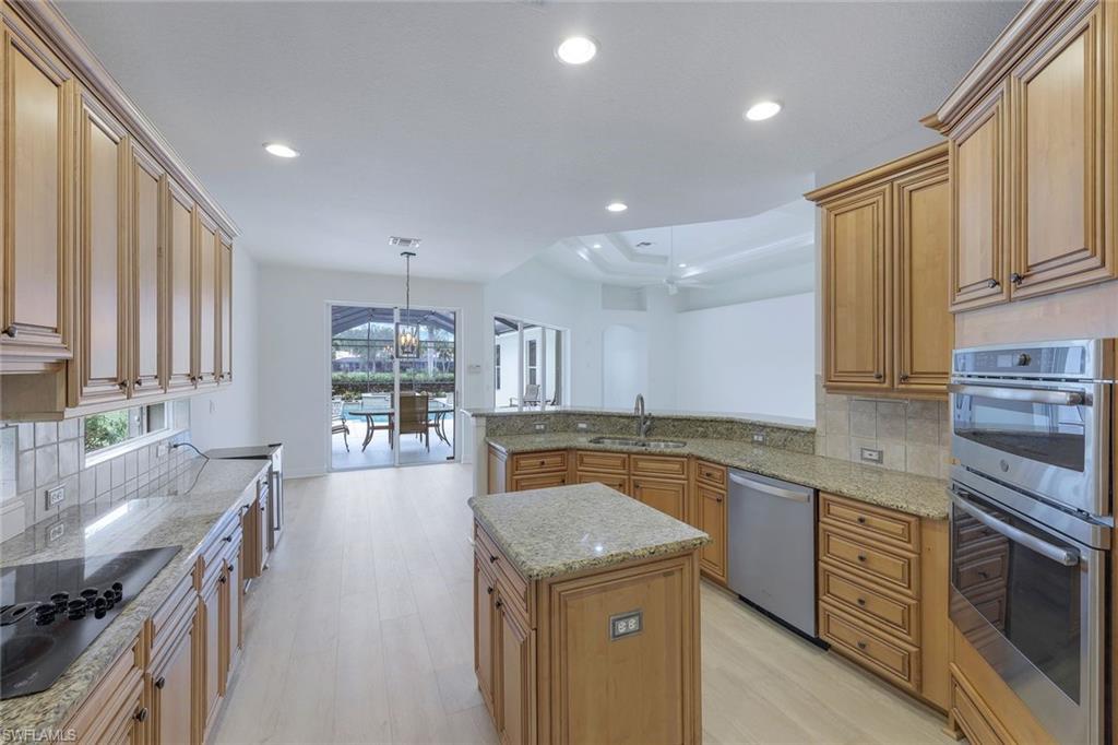 4913 Sedgewood LN