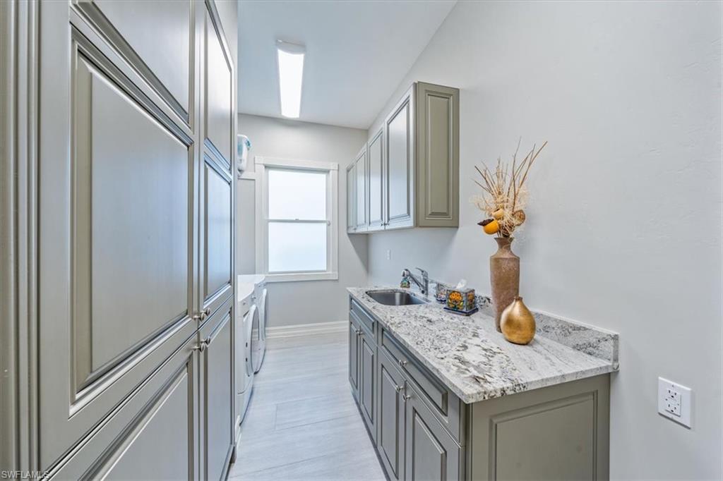 8986 Lely Island CIR