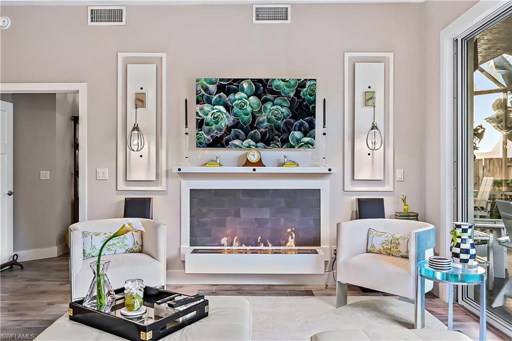 625 10th AVE S Unit: C-1