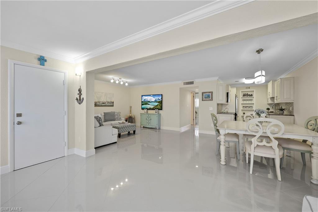 2100 Gulf Shore BLVD N Unit: 212