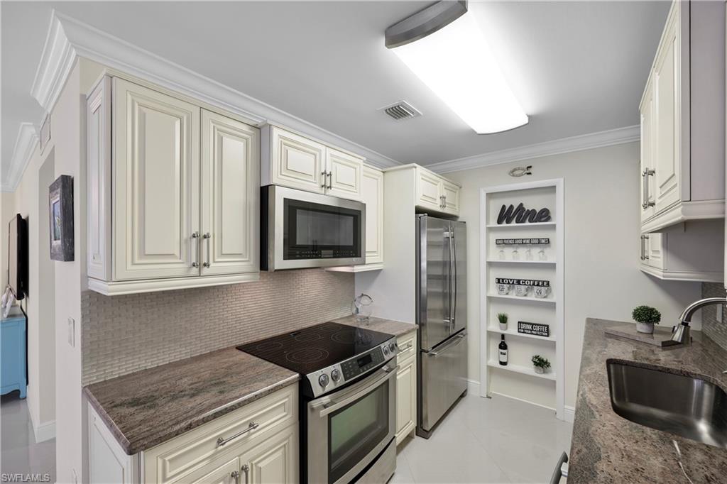 2100 Gulf Shore BLVD N Unit: 212