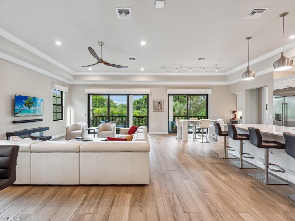 2542 Windward CT Unit: 16201