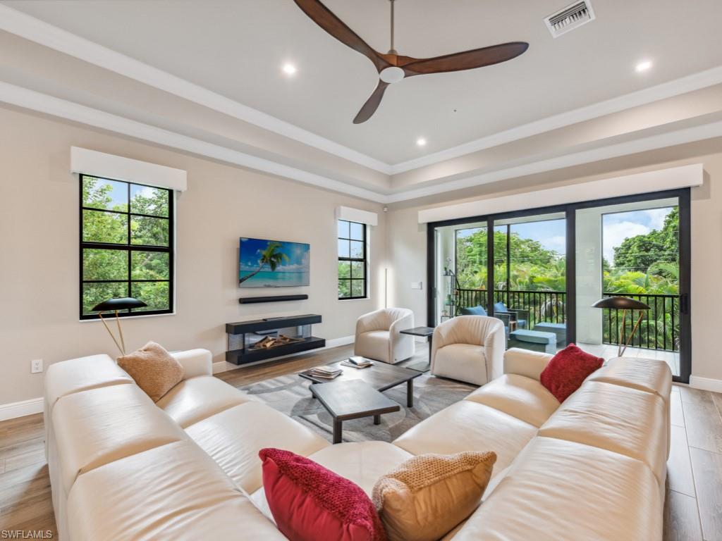 2542 Windward CT Unit: 16201