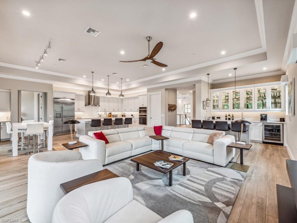 2542 Windward CT Unit: 16201