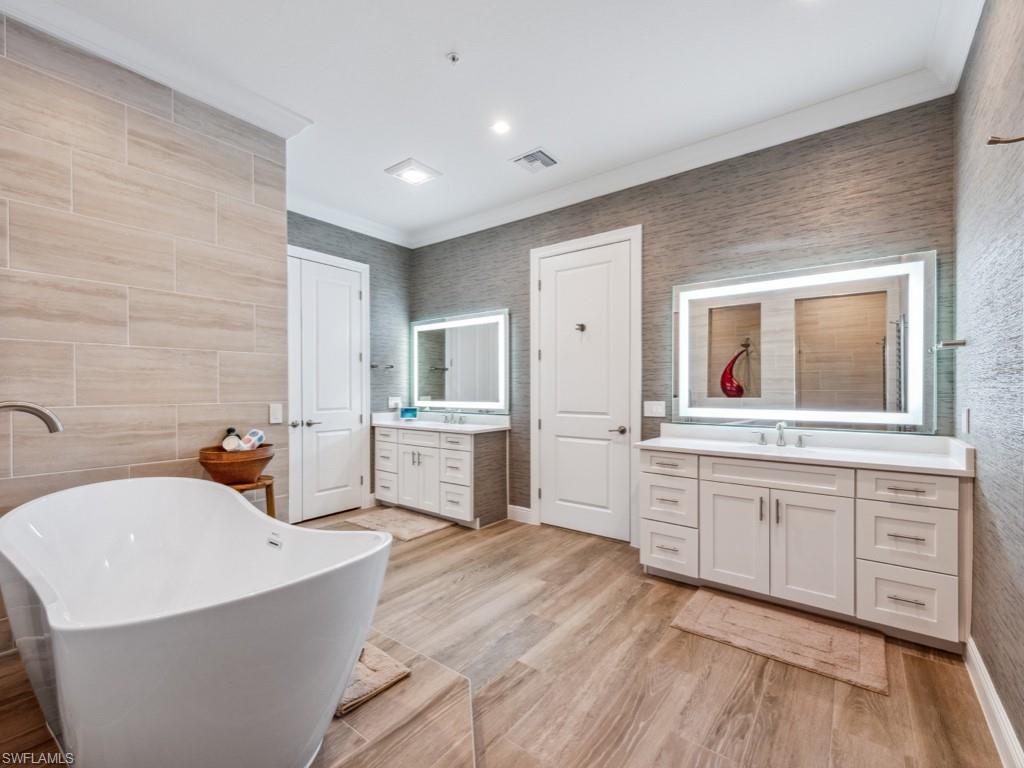 2542 Windward CT Unit: 16201