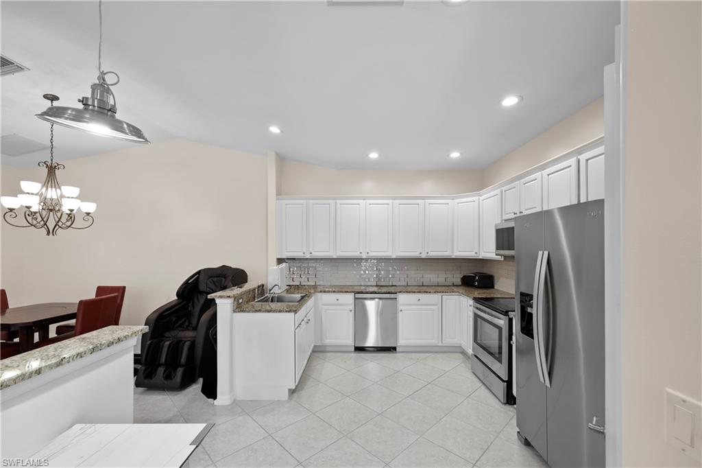 3935 Recreation LN