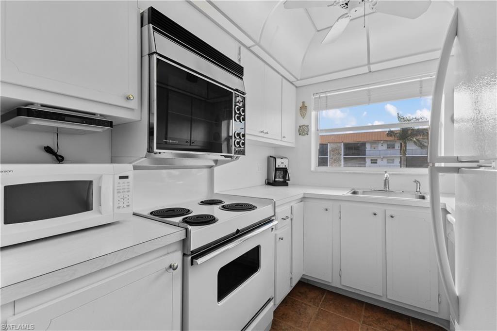 2900 Gulf Shore BLVD N Unit: 303