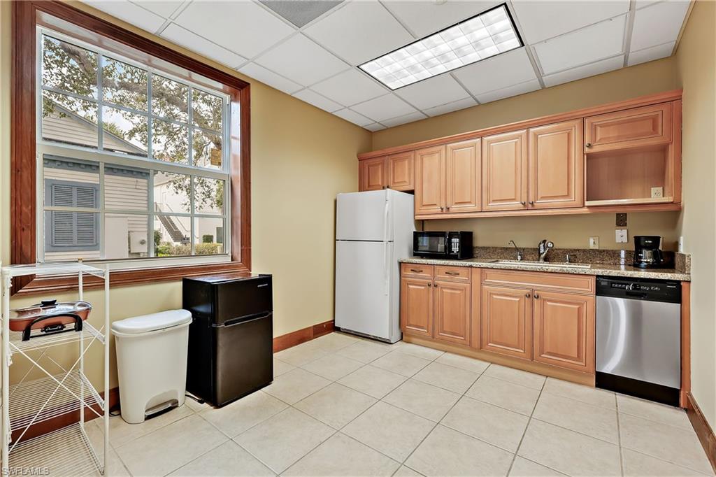 1040 Goodlette-Frank RD N Unit: A-11