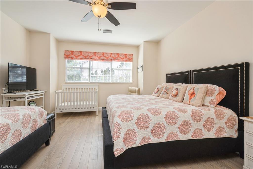 5560 Berkshire DR Unit: 201