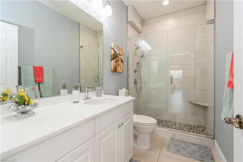 5560 Berkshire DR Unit: 201