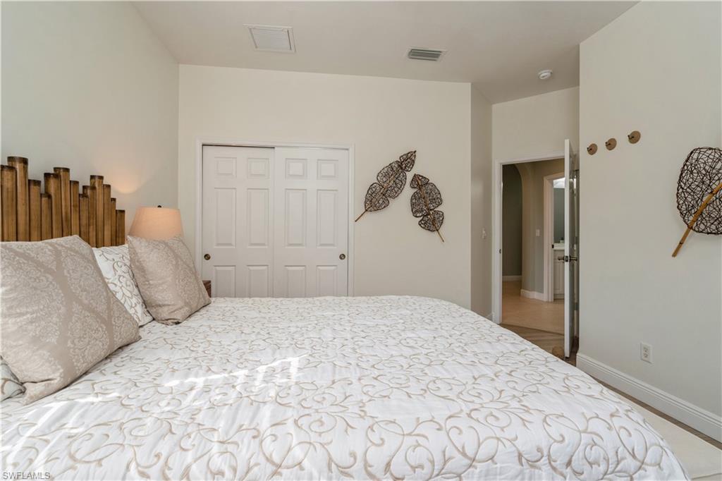 5560 Berkshire DR Unit: 201