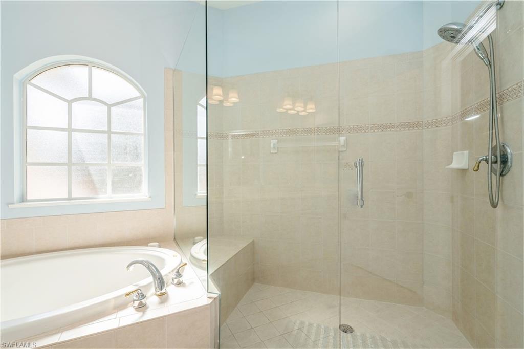 5560 Berkshire DR Unit: 201