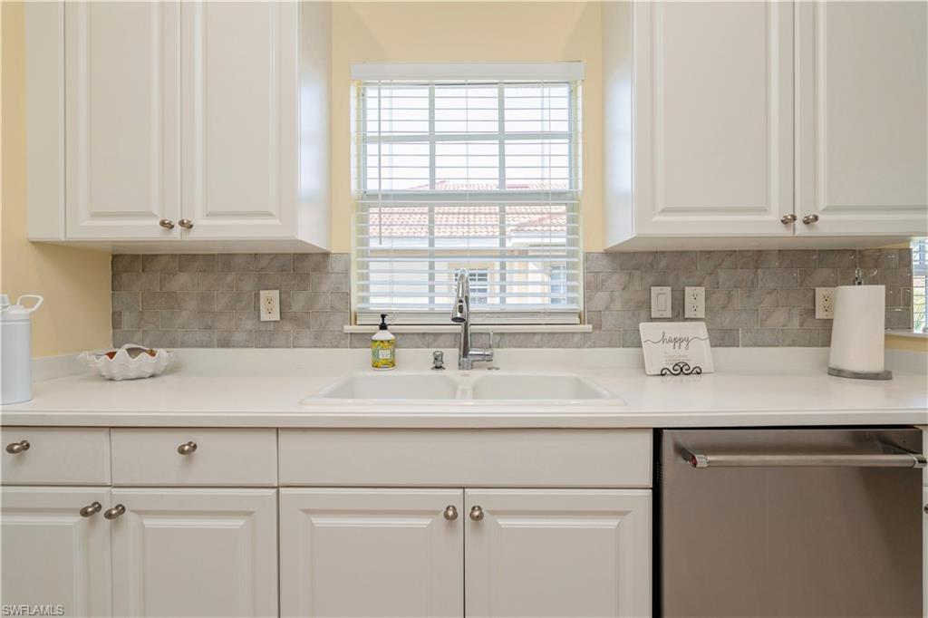 5560 Berkshire DR Unit: 201