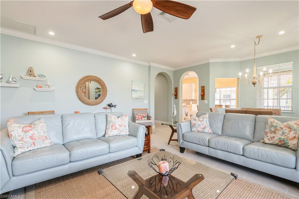 5560 Berkshire DR Unit: 201