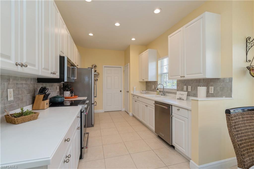 5560 Berkshire DR Unit: 201