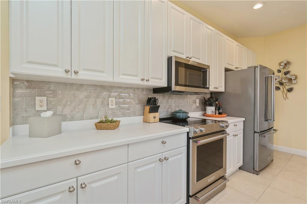 5560 Berkshire DR Unit: 201