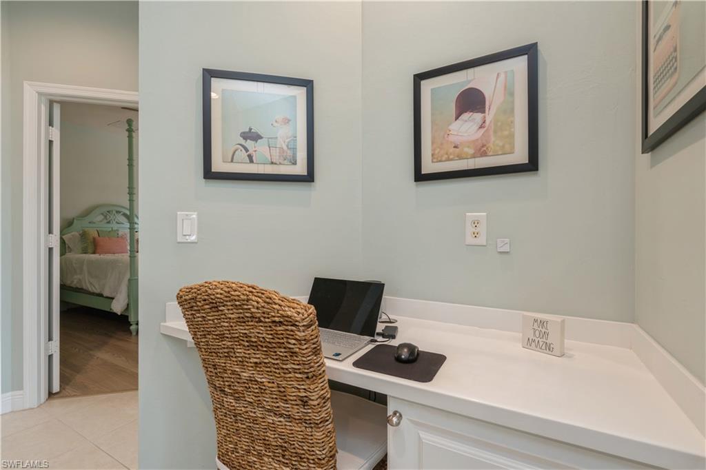 5560 Berkshire DR Unit: 201