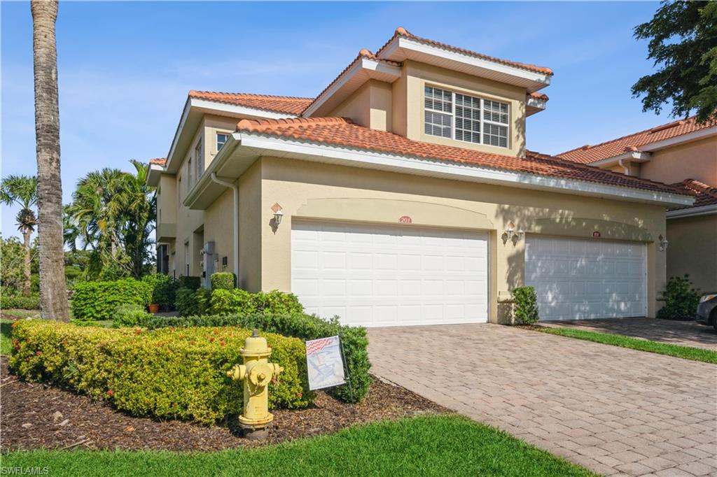 5560 Berkshire DR Unit: 201