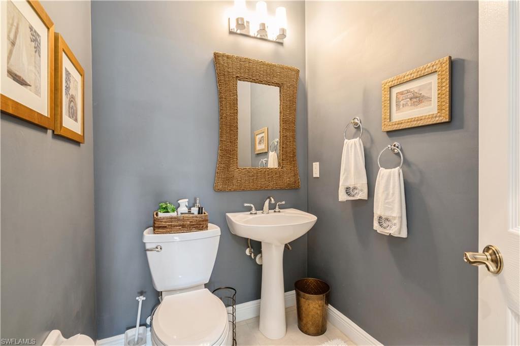 5560 Berkshire DR Unit: 201