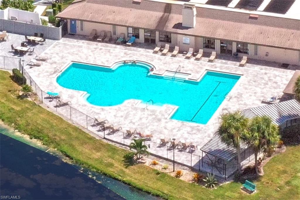 136 Fleur De Lis LN