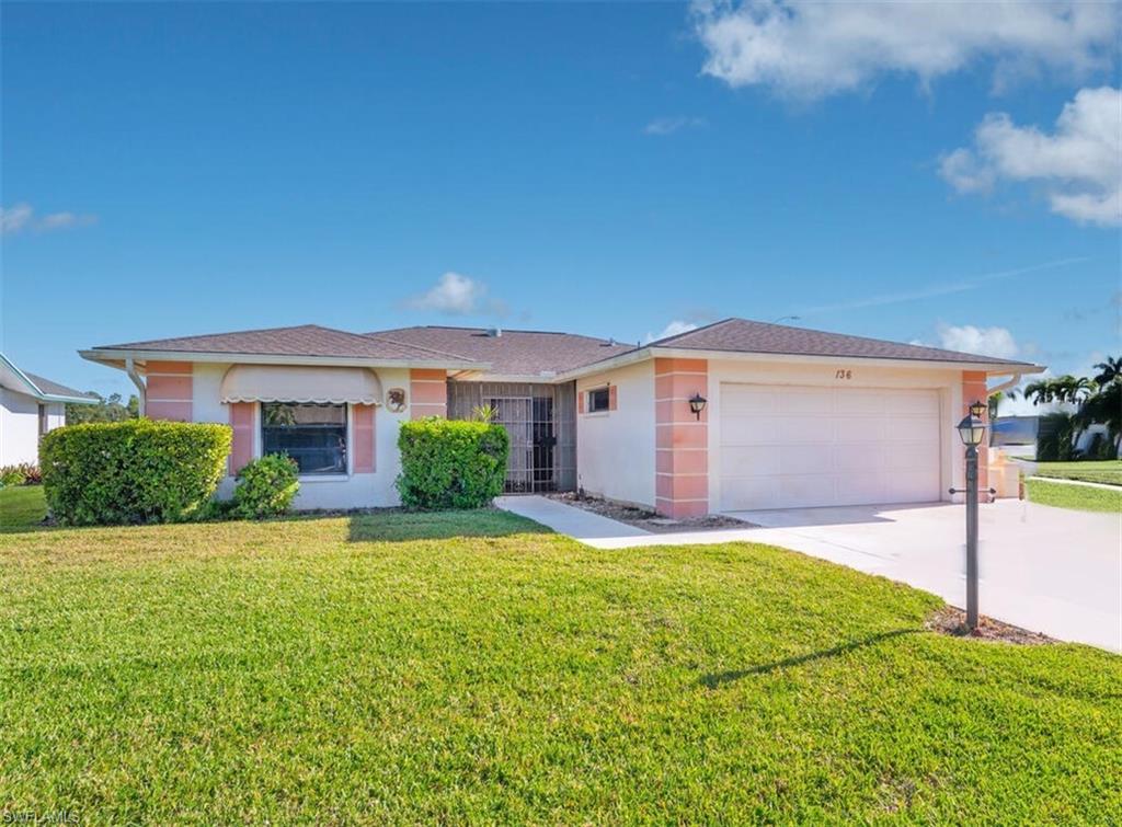 136 Fleur De Lis LN