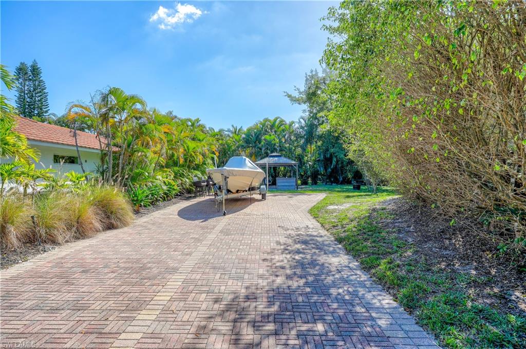 300 Country Club DR