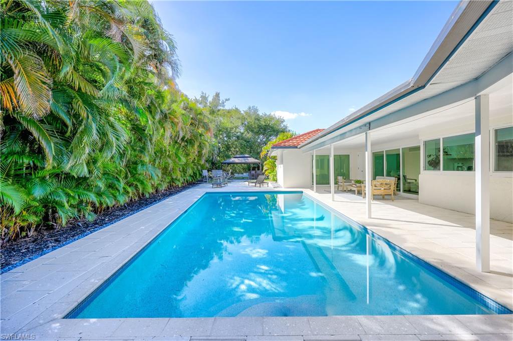 300 Country Club DR