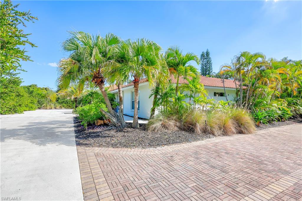 300 Country Club DR