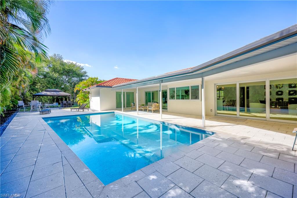300 Country Club DR