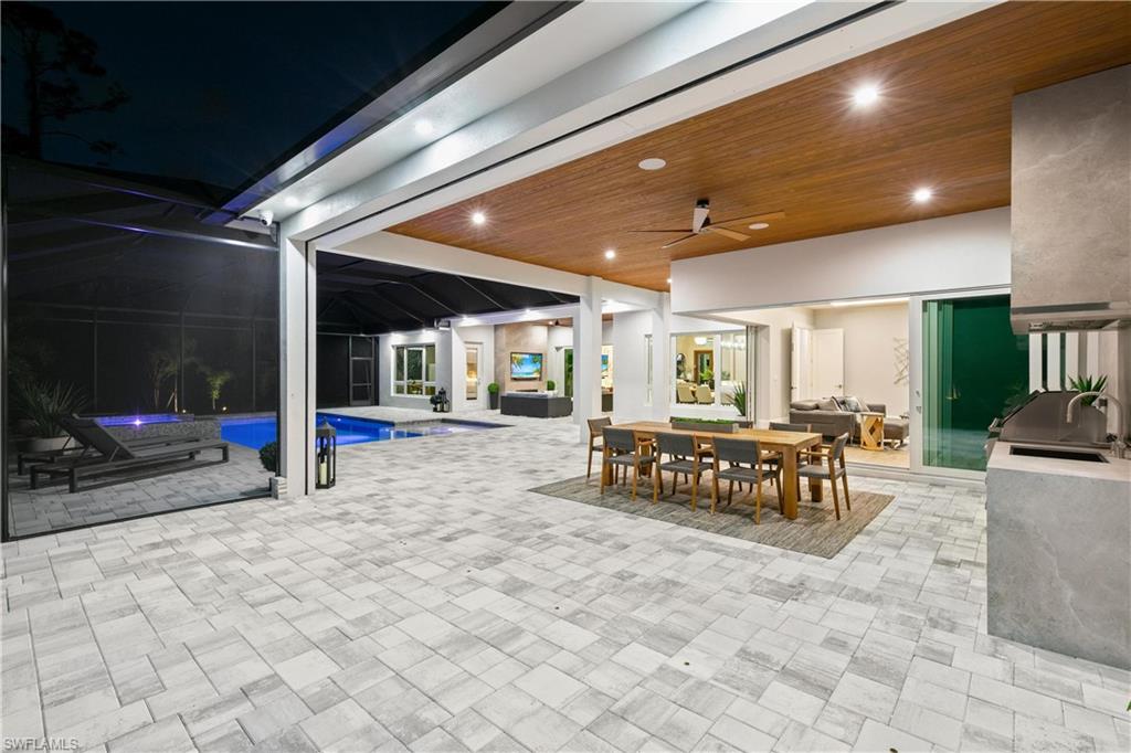 6190 Bur Oaks LN