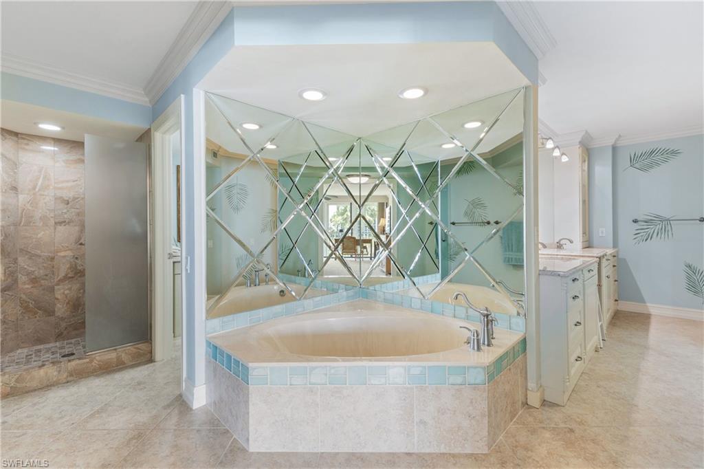 4401 Gulf Shore BLVD N # B202