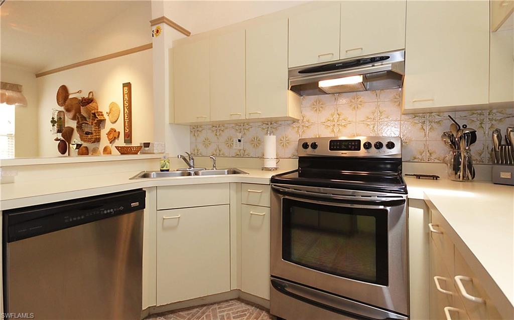 402 Emerald Bay CIR # E5