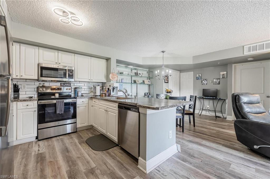 1240 Wildwood Lakes BLVD # 203