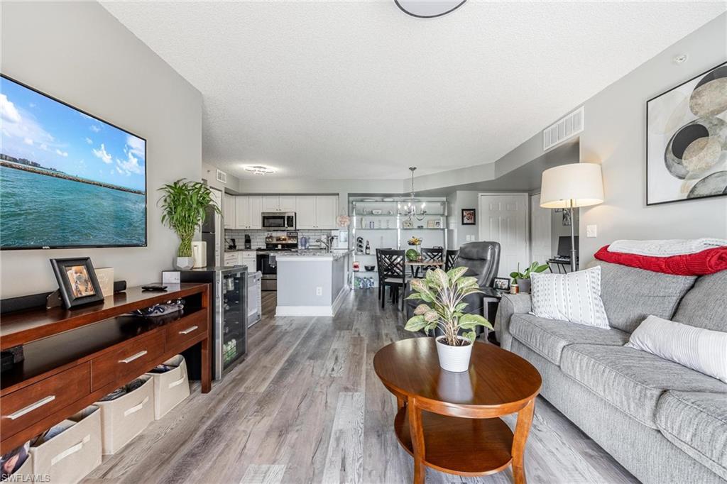 1240 Wildwood Lakes BLVD # 203